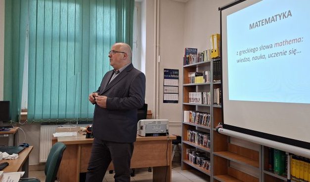 „Barwy matematyki” – inspirująca prelekcja dr Tomasza Szweda w Bibliotece ANS w Raciborzu